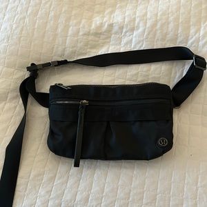 Lulu lemon belt bag
